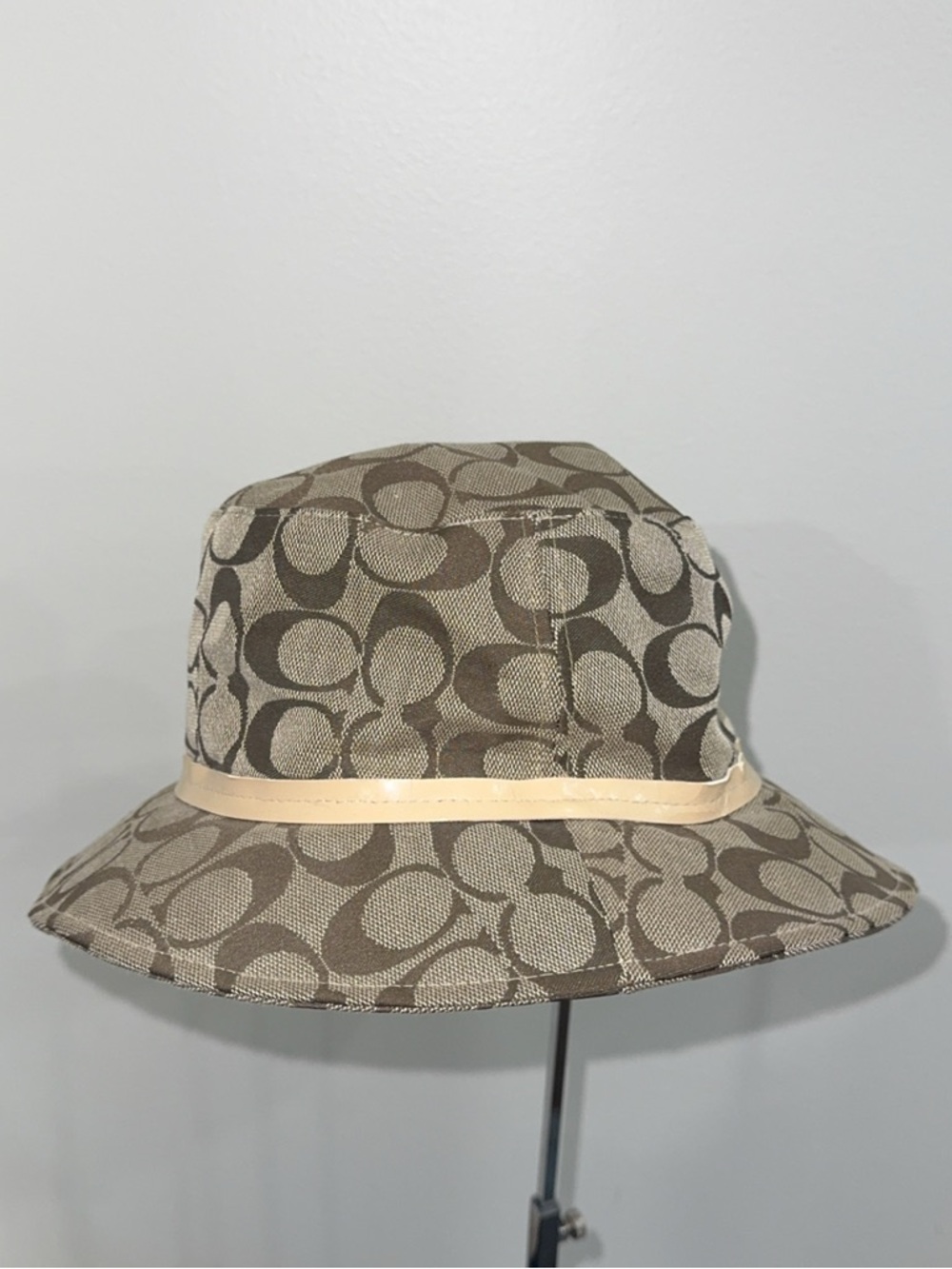 Coach Women’s Monogram Signature Bow Bucket Hat in Brown Beige Trim AUTHENTIC - Picture 7 of 10